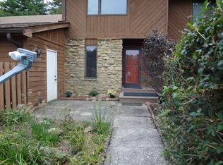 3179 Sycamore Dr, Columbus, IN 47203