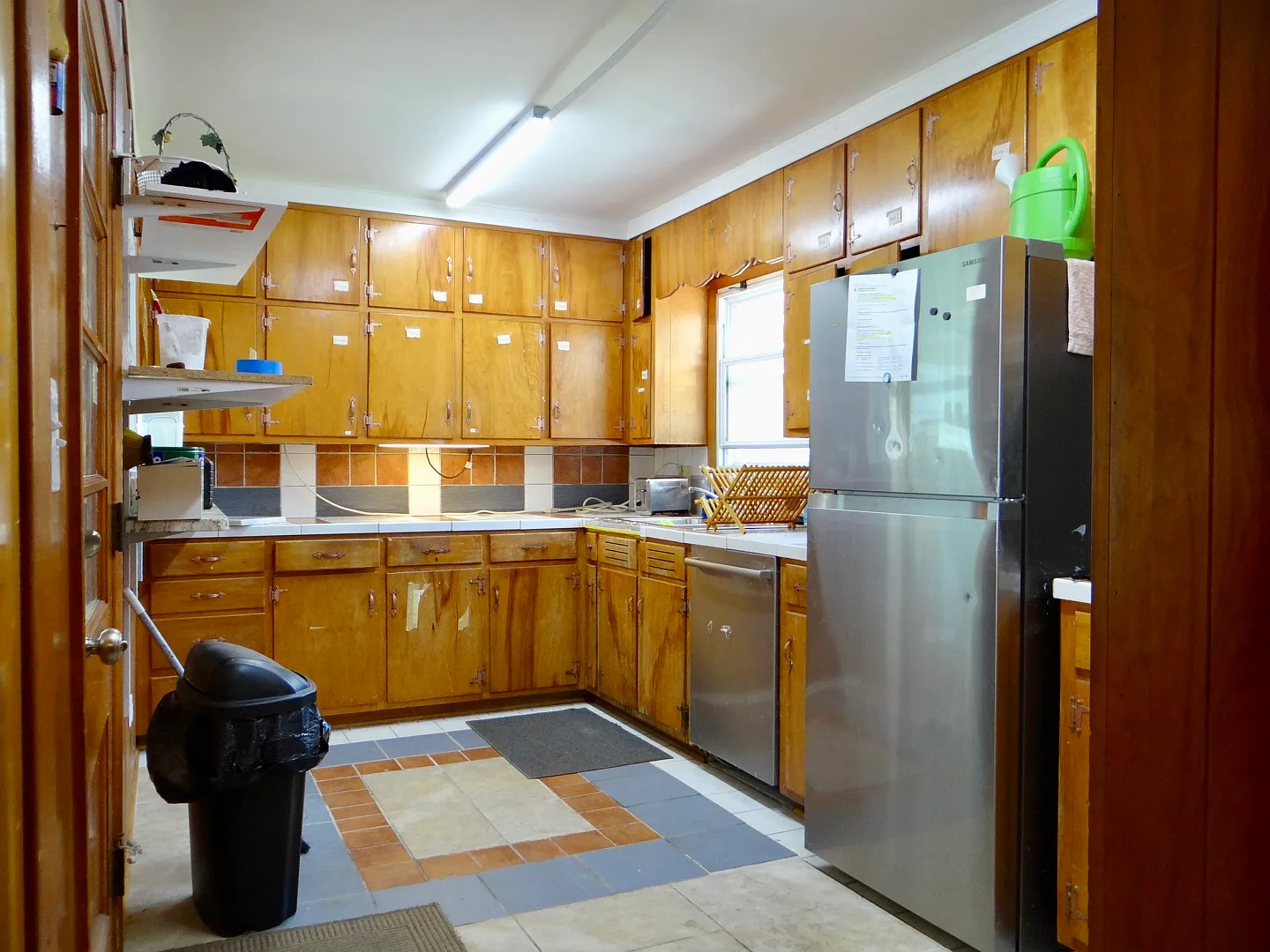 909 Country Club Dr — Photo 2