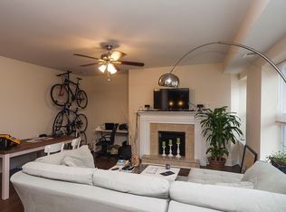 937 W Cornelia Ave APT 303, Chicago, IL 60657