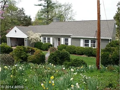 283 E Main St photo 1