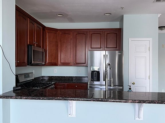 3rd image of 76 Lyon Ct