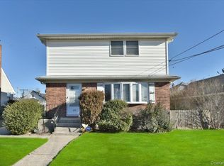 233 Meyer Avenue, Valley Stream, NY 11580