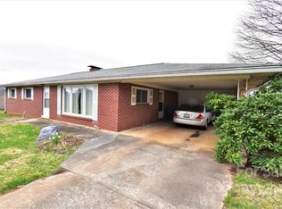 14 Gibbs Rd, Leicester, NC 28748