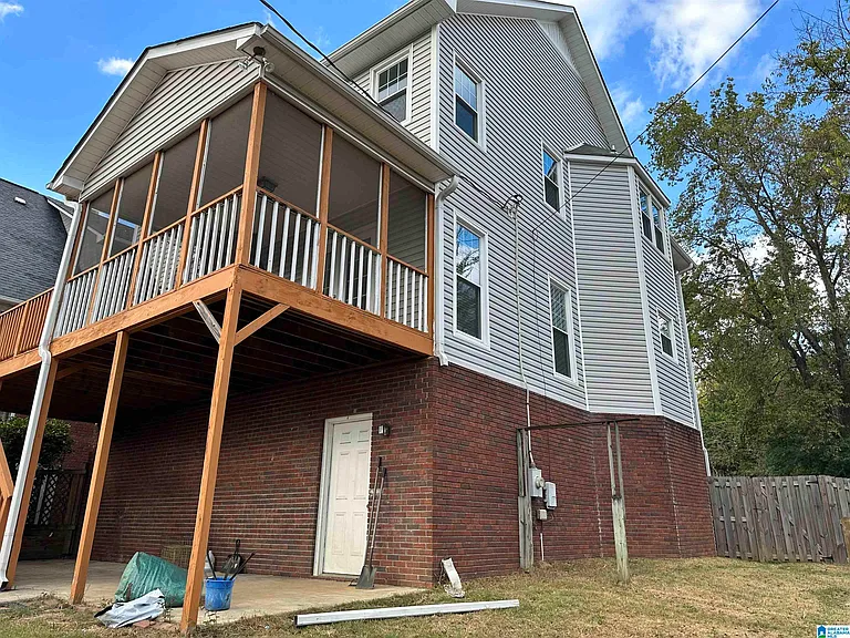 1715 Columbiana Ln — Photo 39