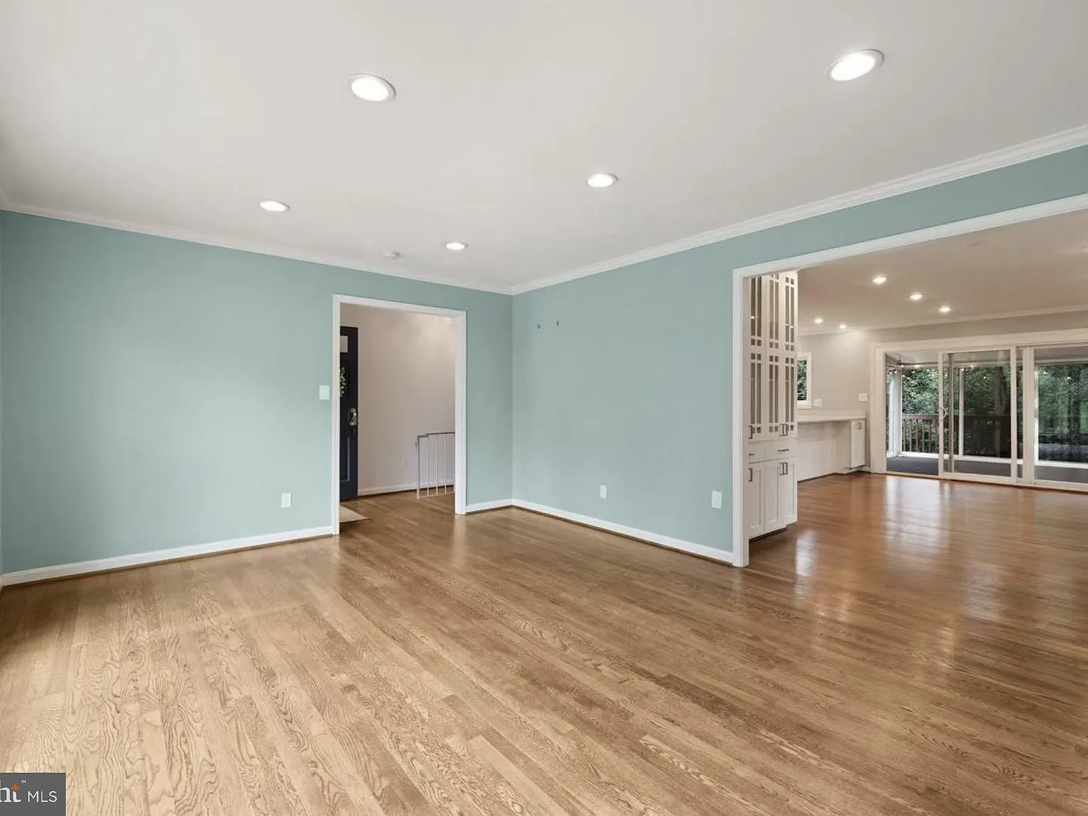 4 bed, 3.0 bath, 2635 sqft, $4,300 — Photo 4