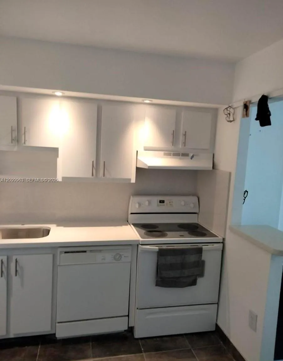 Woodside Apts Condo — Photo 3