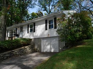 7 Marywood Ln, Cumberland, RI 02864