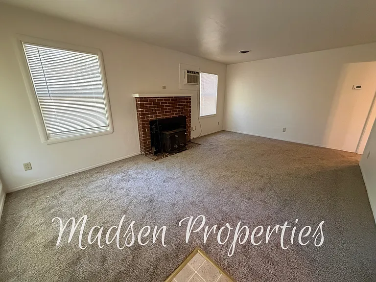 325 W 3rd Ave — Photo 5