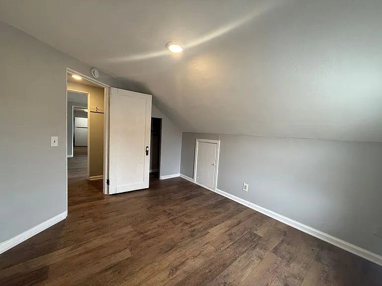 407 N 12th St — Photo 7
