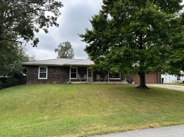 10052 N Hickory Ln, Columbus, IN 47203