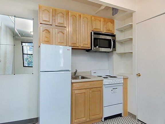3rd image of 498-496 La Guardia Pl Unit 3C
