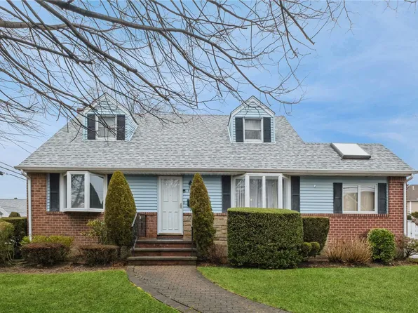 1132 Benmore Avenue, Franklin Square, NY 11010