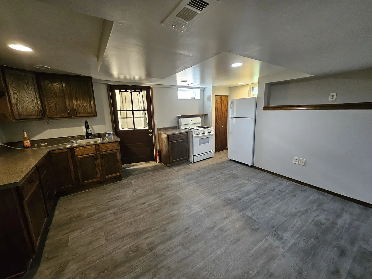 Building Photo - 301 College Ave