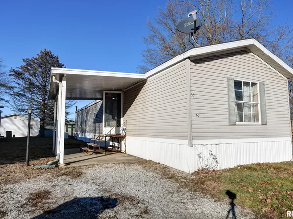 63 Hillcrest Ct, Taylorville, IL 62568