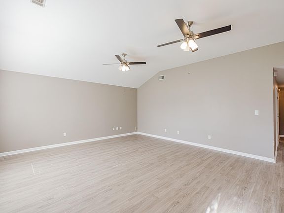 3rd image of 513 Hidden Forest Dr