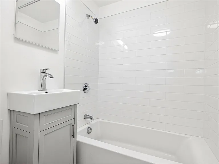 230 Newbury St #21 — Photo 10