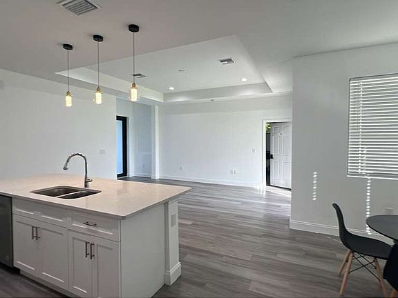4th image of 306 Harrison Dr