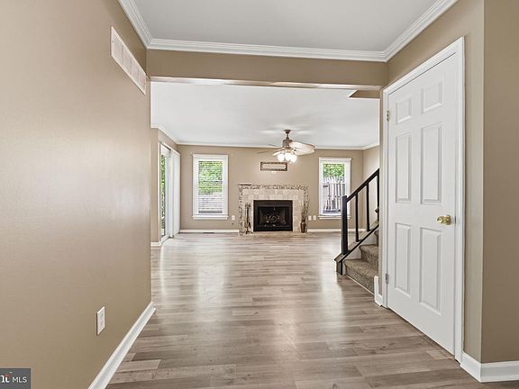 4th image of 1586 Bud Ln