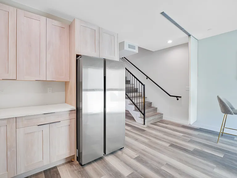 1280 W 37th Pl #B2B3 — Photo 2