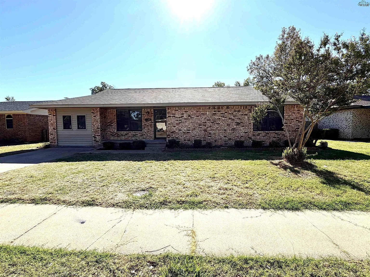 3 bed, 2.0 bath, 1333 sqft, $1,750 — Photo 1