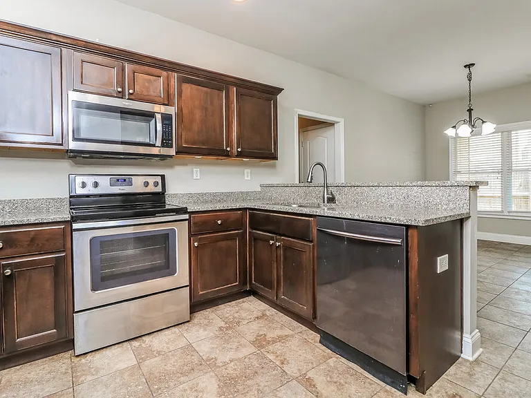 49 Celtic Ct — Photo 10