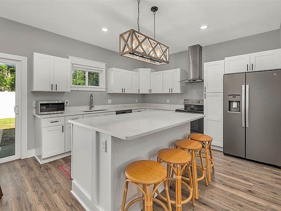 3rd image of 12 Hunters Dr