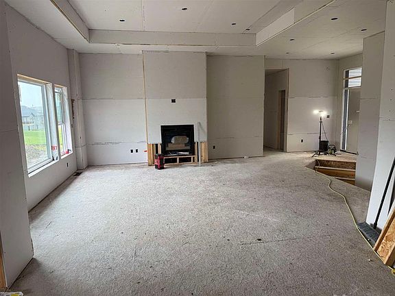 2nd image of 60 S Seven Oaks Rd