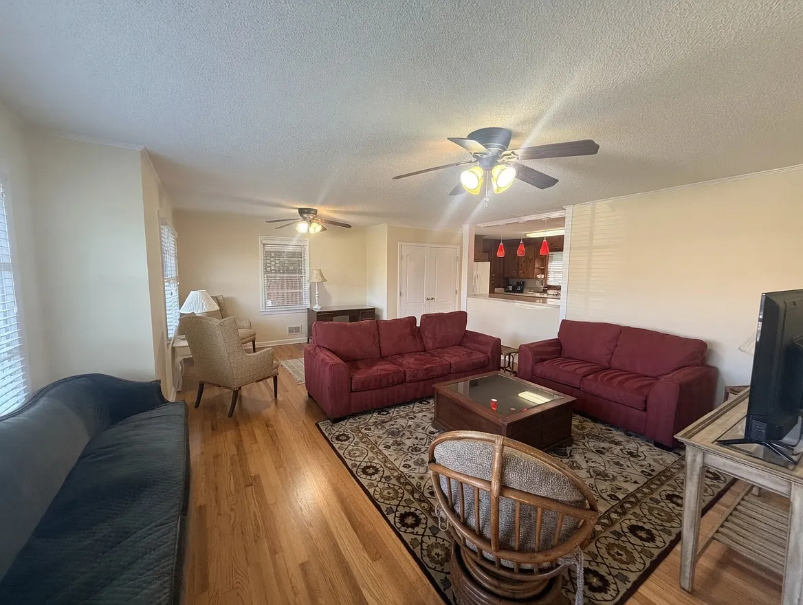 3 bed, 1590 sqft, $2,200 — Photo 3