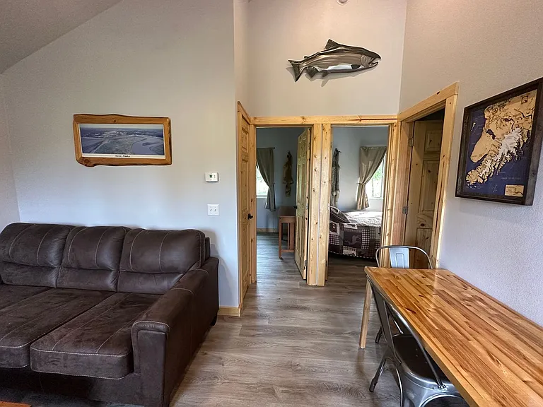1050 Angler Dr — Photo 4