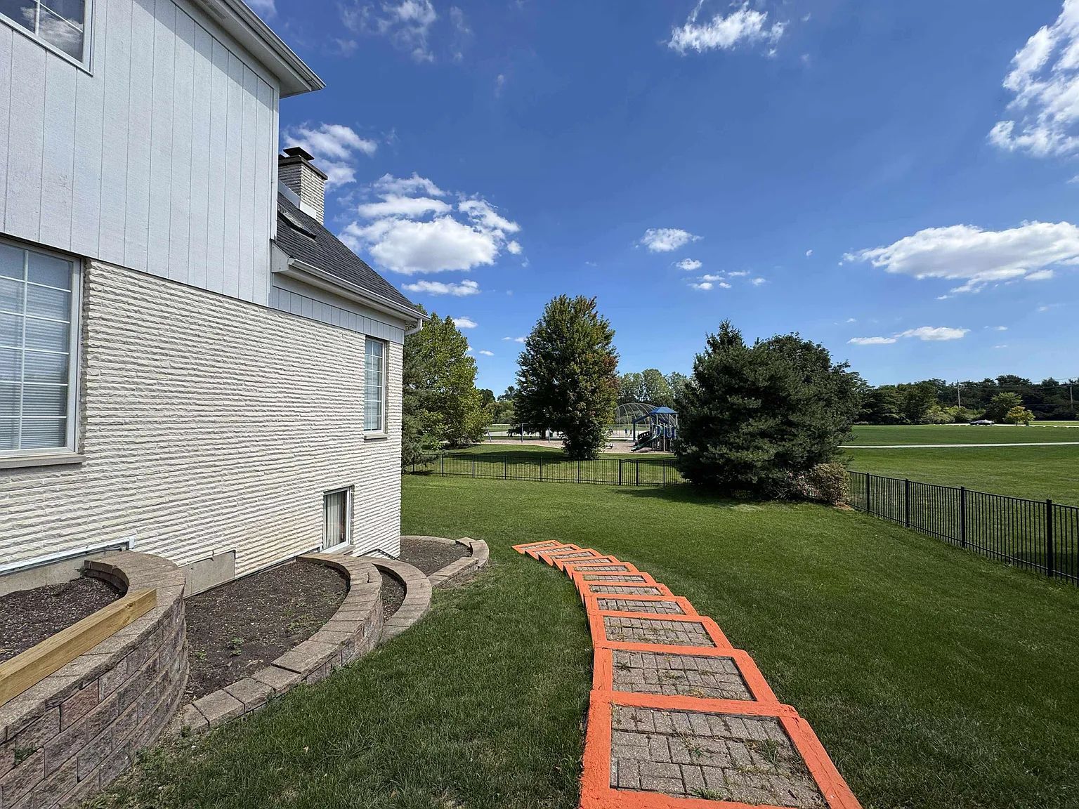 4871 Boulder Ln — Photo 3