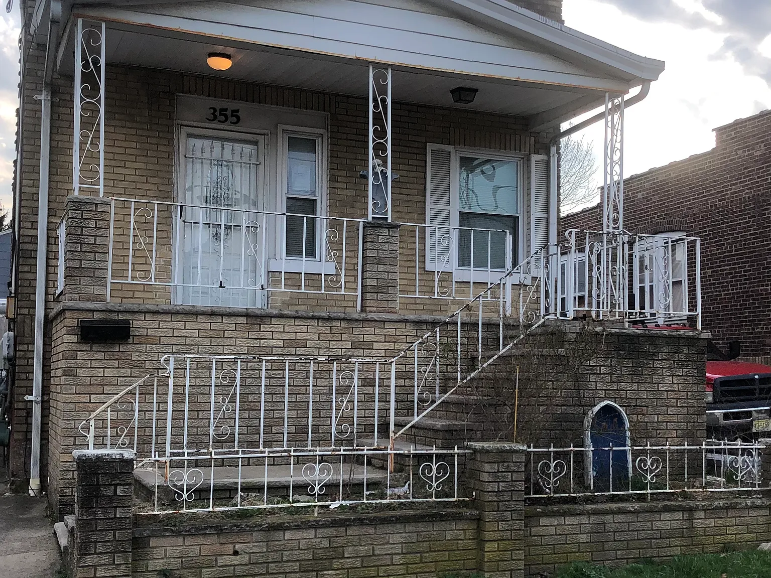 355 Leon Ave — Photo 1