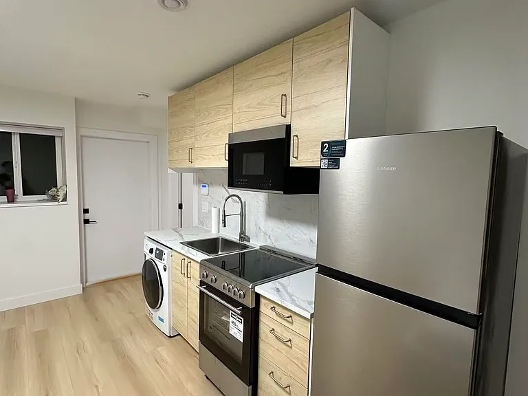 1536 Duthie Ave #3 — Photo 5