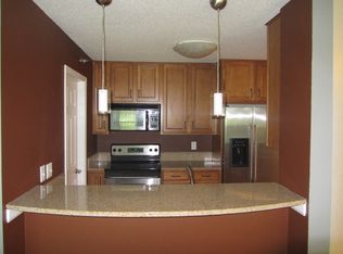6020 Chasewood Pkwy APT 2, Minnetonka, MN 55343