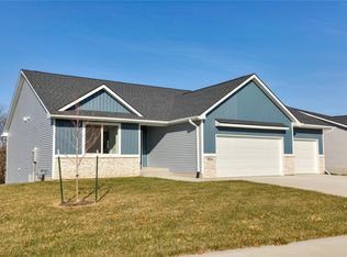 5516 Pine Valley Dr, Pleasant Hill, IA 50327