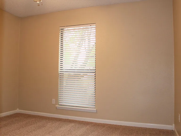 814 Hawthorne Pl — Photo 9