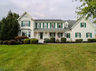 7 Appletree Dr, Annandale, NJ 08801