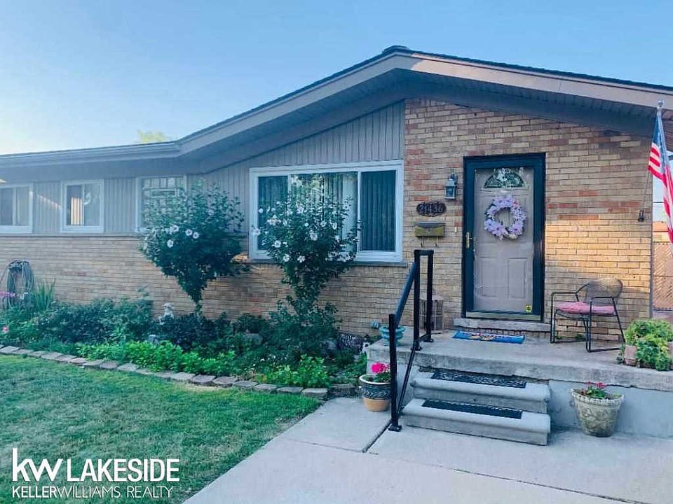 1st image of 21436 Lakebreeze St