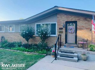 21436 Lakebreeze St, Saint Clair Shores, MI 48082