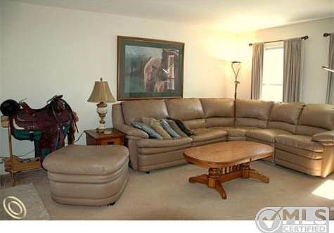 Living Room-Center RD