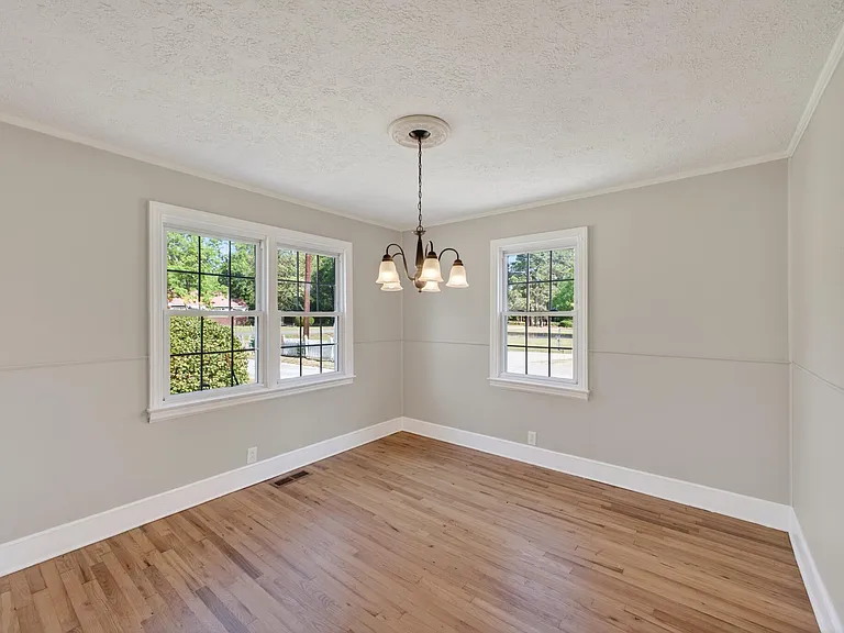 450 Williamsburg St — Photo 11