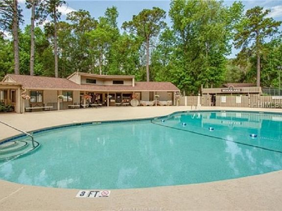 3rd image of 96 Mathews Dr APT 132