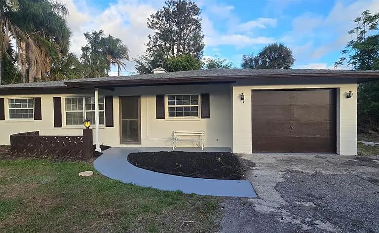 345 S Venice Blvd — Photo 1
