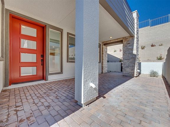 3rd image of 991 Golden Summit Ave