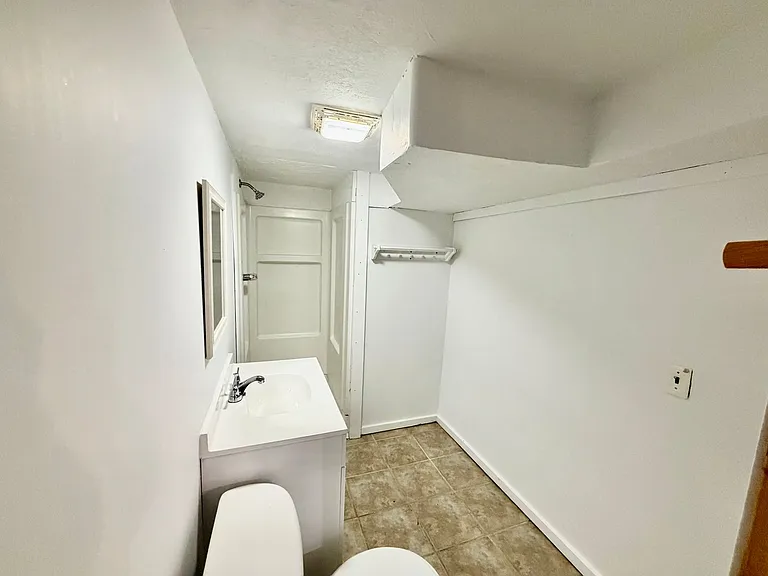 503 E Empire St — Photo 11