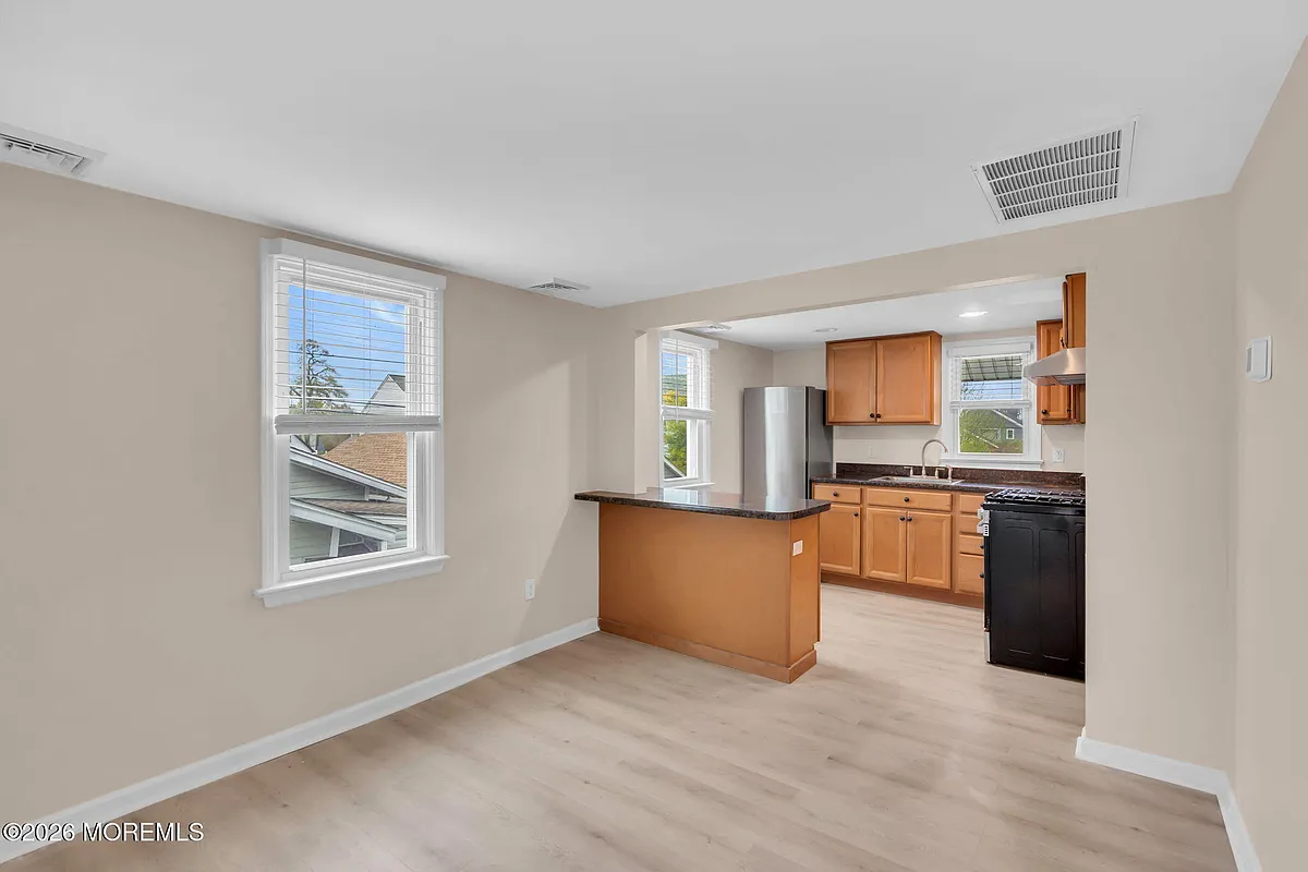 Building Photo - 1802 Pine Ter #2