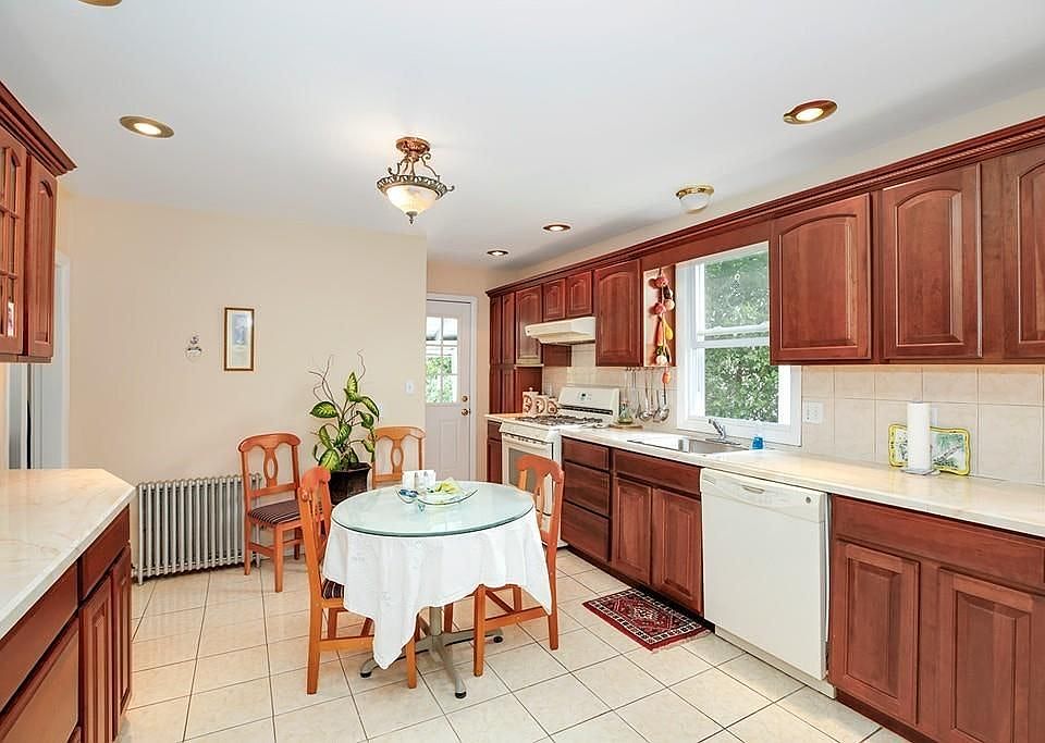 Sunny Kitchen
