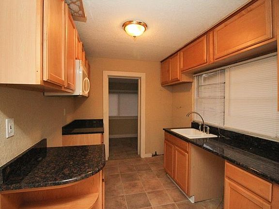 5th image of 795 Lake Swoope Dr