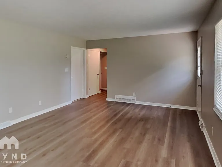 5621 Oakmont Dr — Photo 9