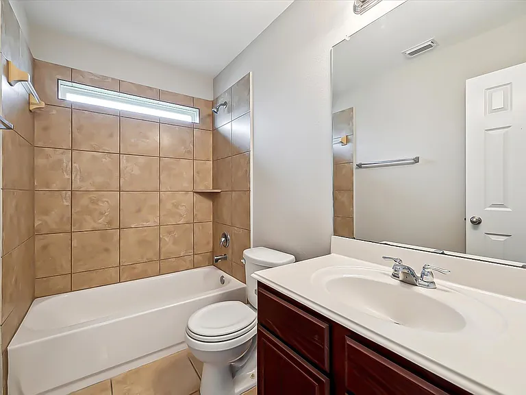 2615 Magnolia Fair Way — Photo 2