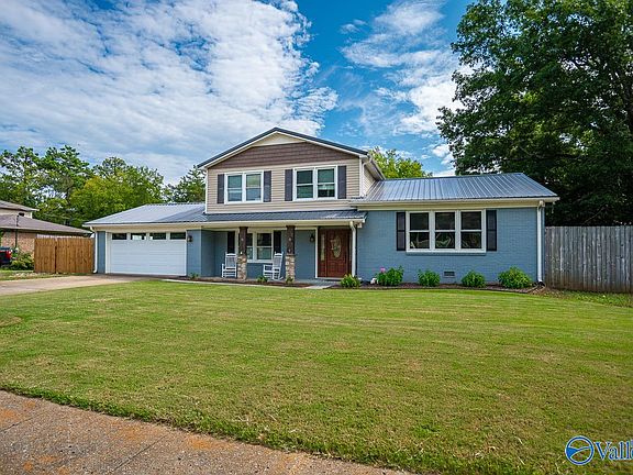 5th image of 630 Versailles Dr SE